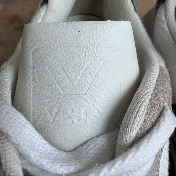 Veja White Nautico V-10 B-Mesh Sneakers Size Women 9 Navy Accents Shoes - Picture 7 of 10